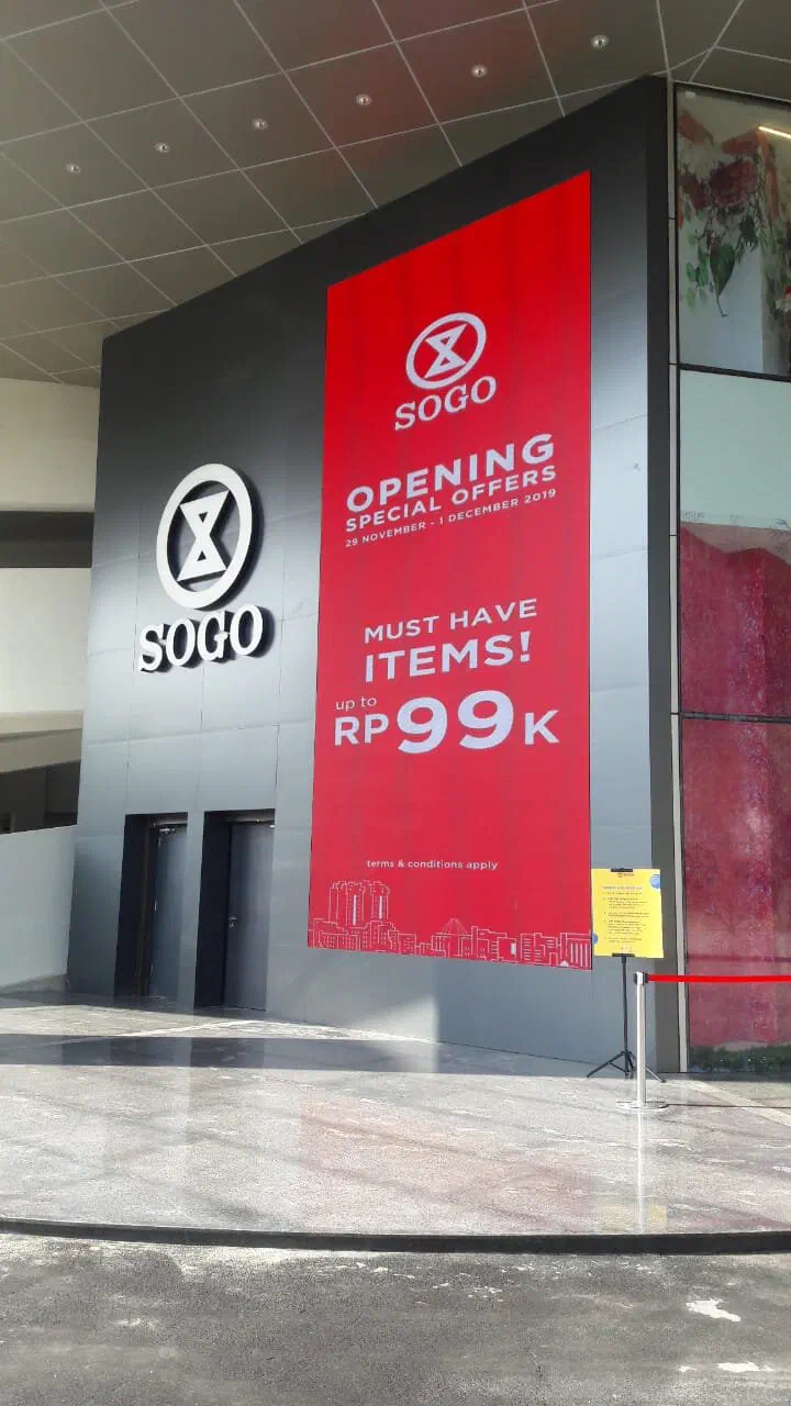 Large format LED at a SOGO store entrance