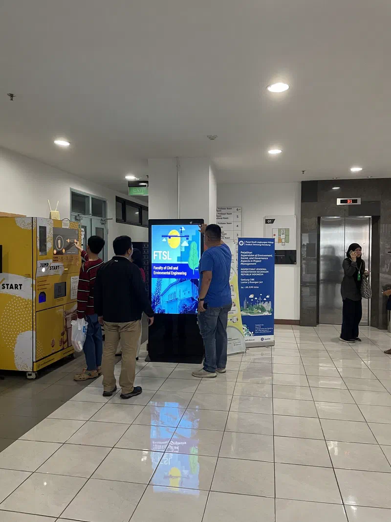 People using a touch screen at the Faculty of Civil and Environmental Engineering