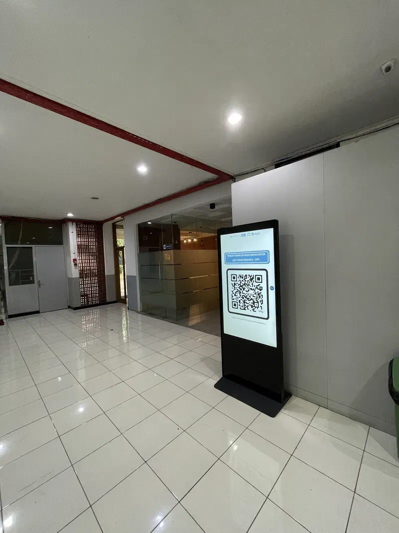 Standing screen showing a QR code to register for manufacturing services