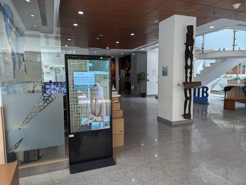 Standing screen in the School of Business and Management lobby