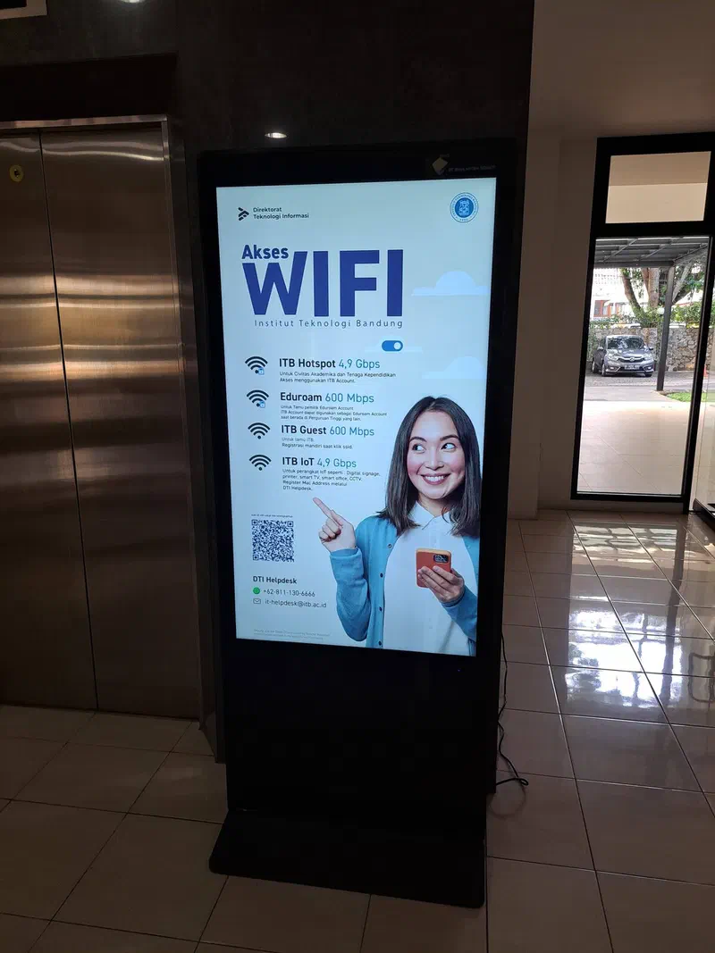Standing screen by a lift showing ITB Wi-Fi access information